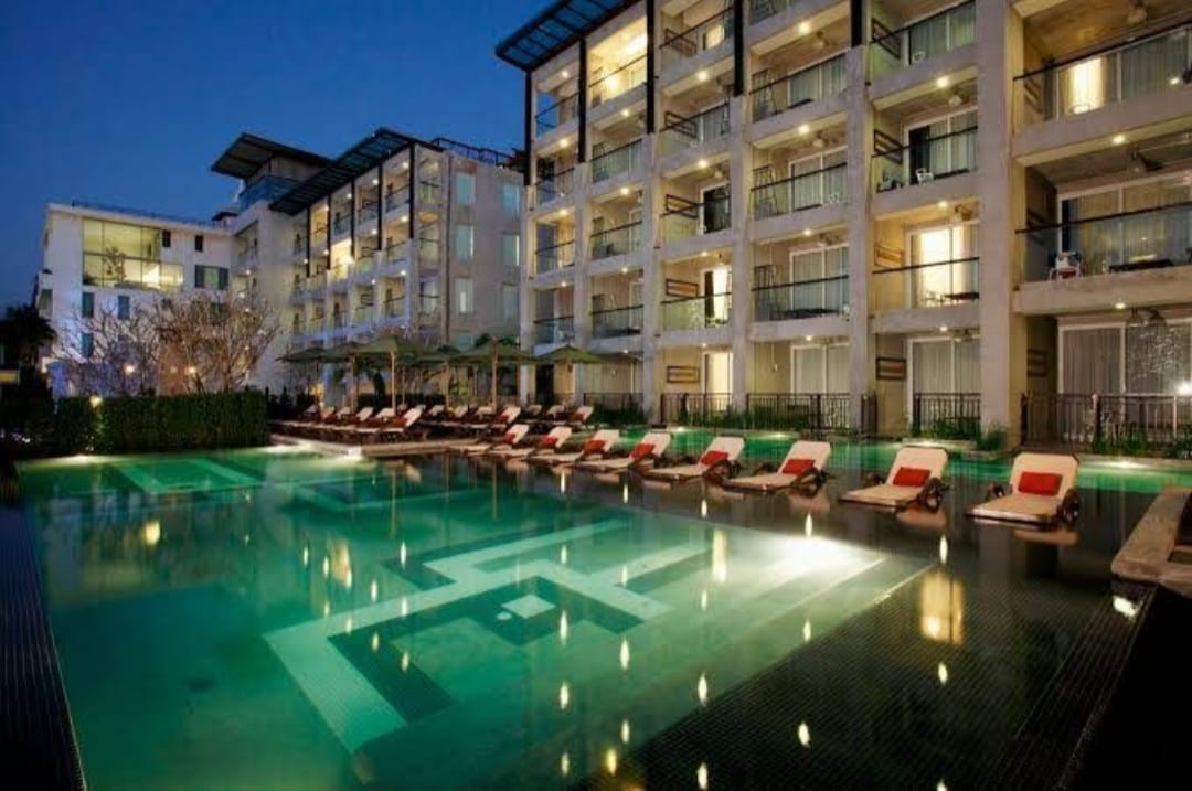 5 STAR HOTEL WITH PRIVATE BEACH ON RENT