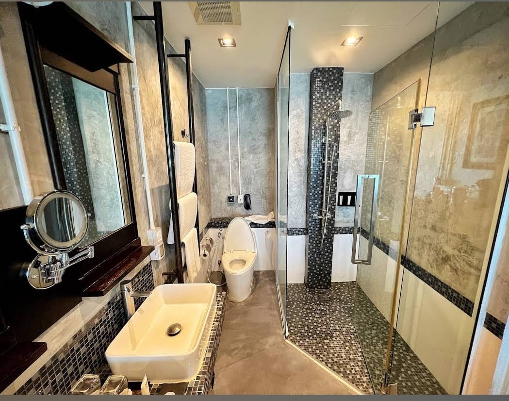 5 STAR HOTEL WITH PRIVATE BEACH ON RENT