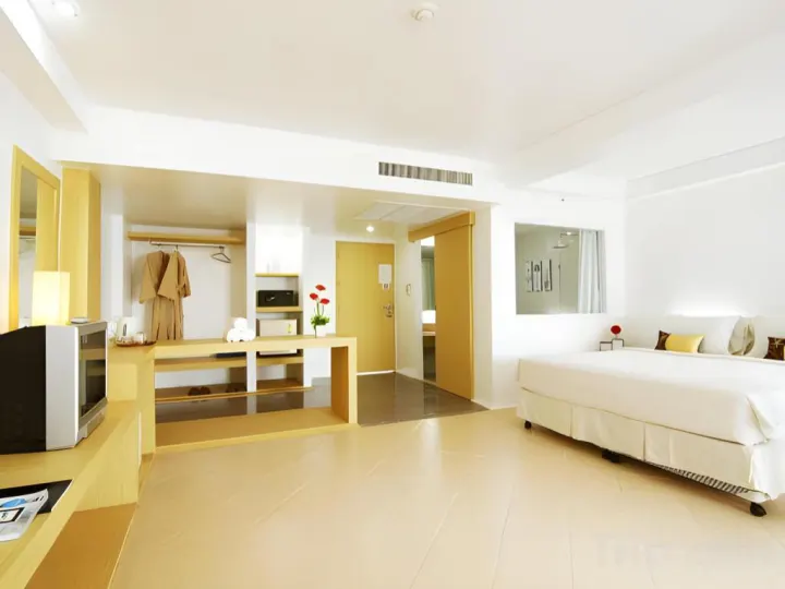 3 Star Beach Front Hotel On Rent - photo 4